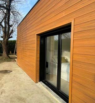 façade et contours de portes en composite imitation bois ultraprotect