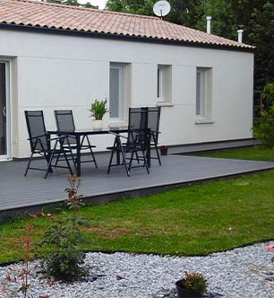 maison plain pied et terrasse grise composite ultraprotect