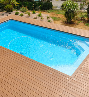 piscine et terrasse composite teinte teck