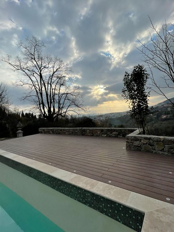terrasse de piscine neowood teinte noyer terrasse de piscine neowood teinte noyer