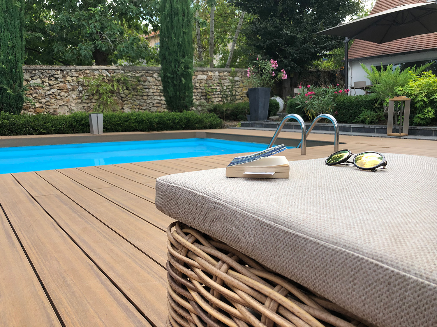 pose lecture en bord de piscine pose lecture en bord de piscine
