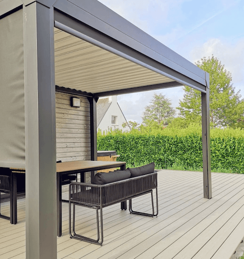 Terrasse en bord de piscine composite