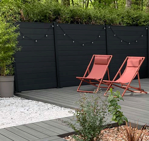 terrasse zen en bois composite gris foncé