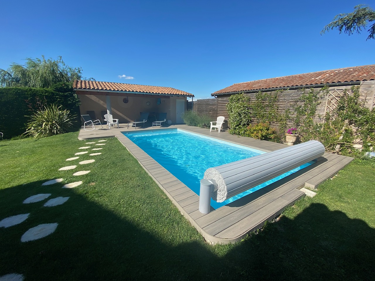 Contour de piscine en bois composite UltraProtect teinte sable Contour de piscine en bois composite UltraProtect teinte sable