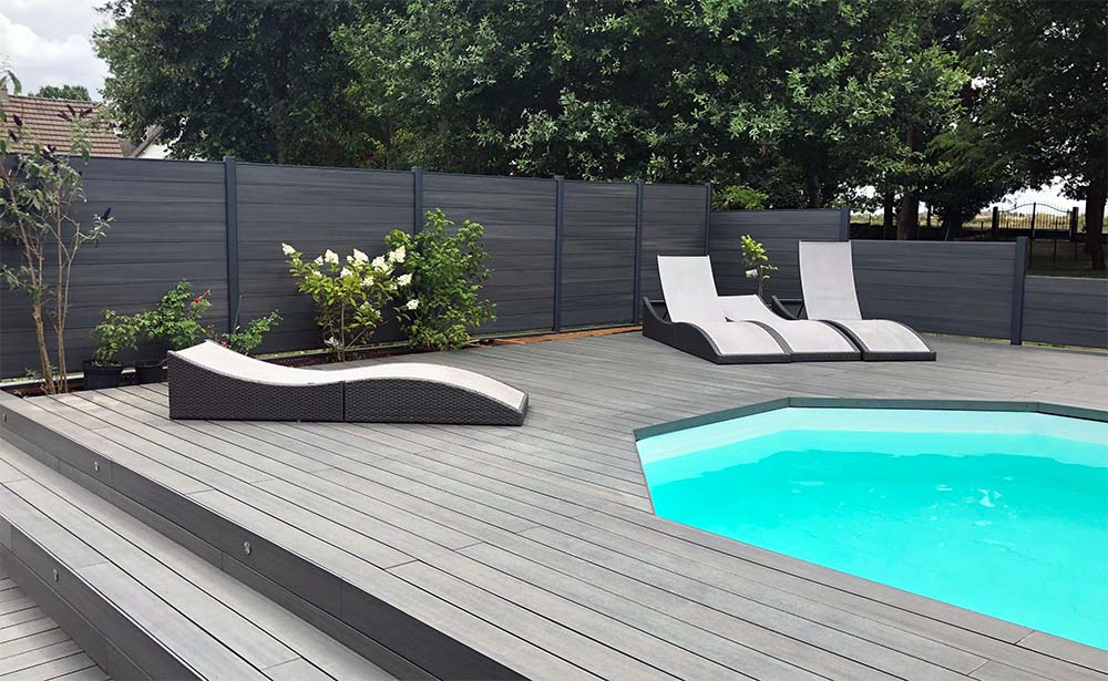 terrasse de piscine en bois composite teinte anthra