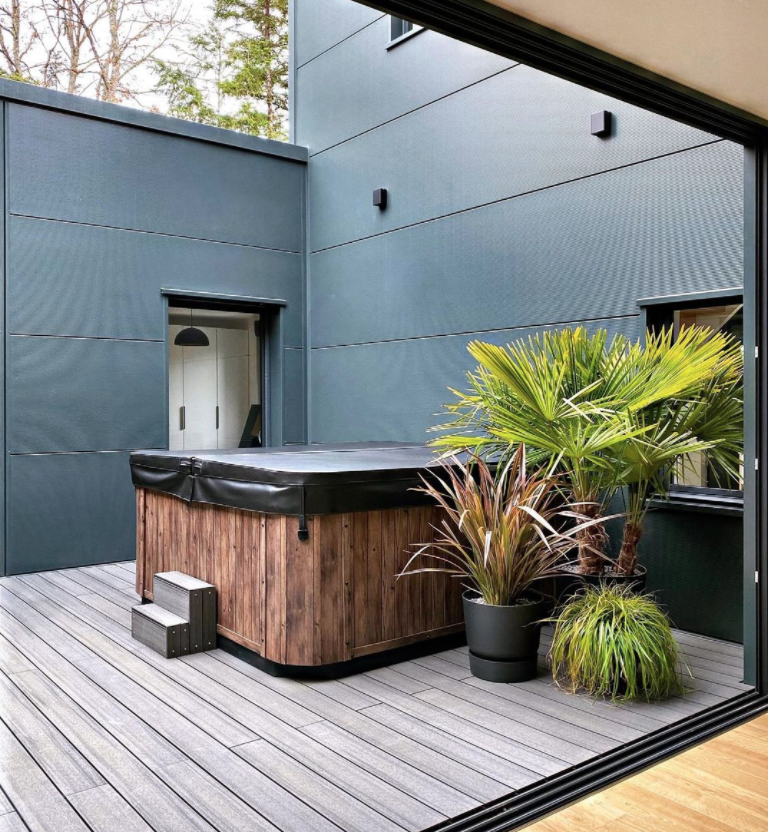 Espace spa dans patio intérieure revêtement de sol composite ultraprotect teinte anthra