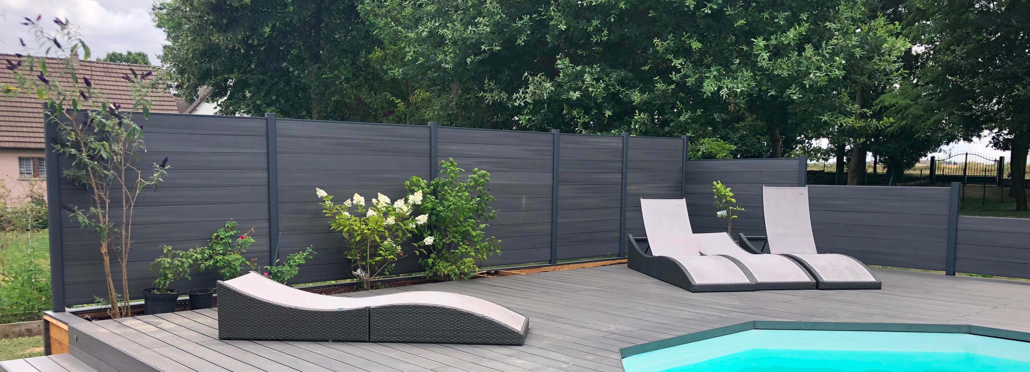 clôture composite couleur anthra et poteaux aluminium neowood